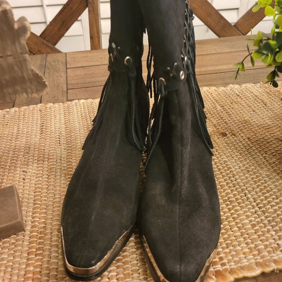 Vintage leather boots with fringe - Picture 4 of 14